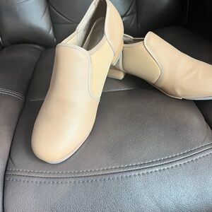 Women's Slip-On Tap Shoes in Tan size 9